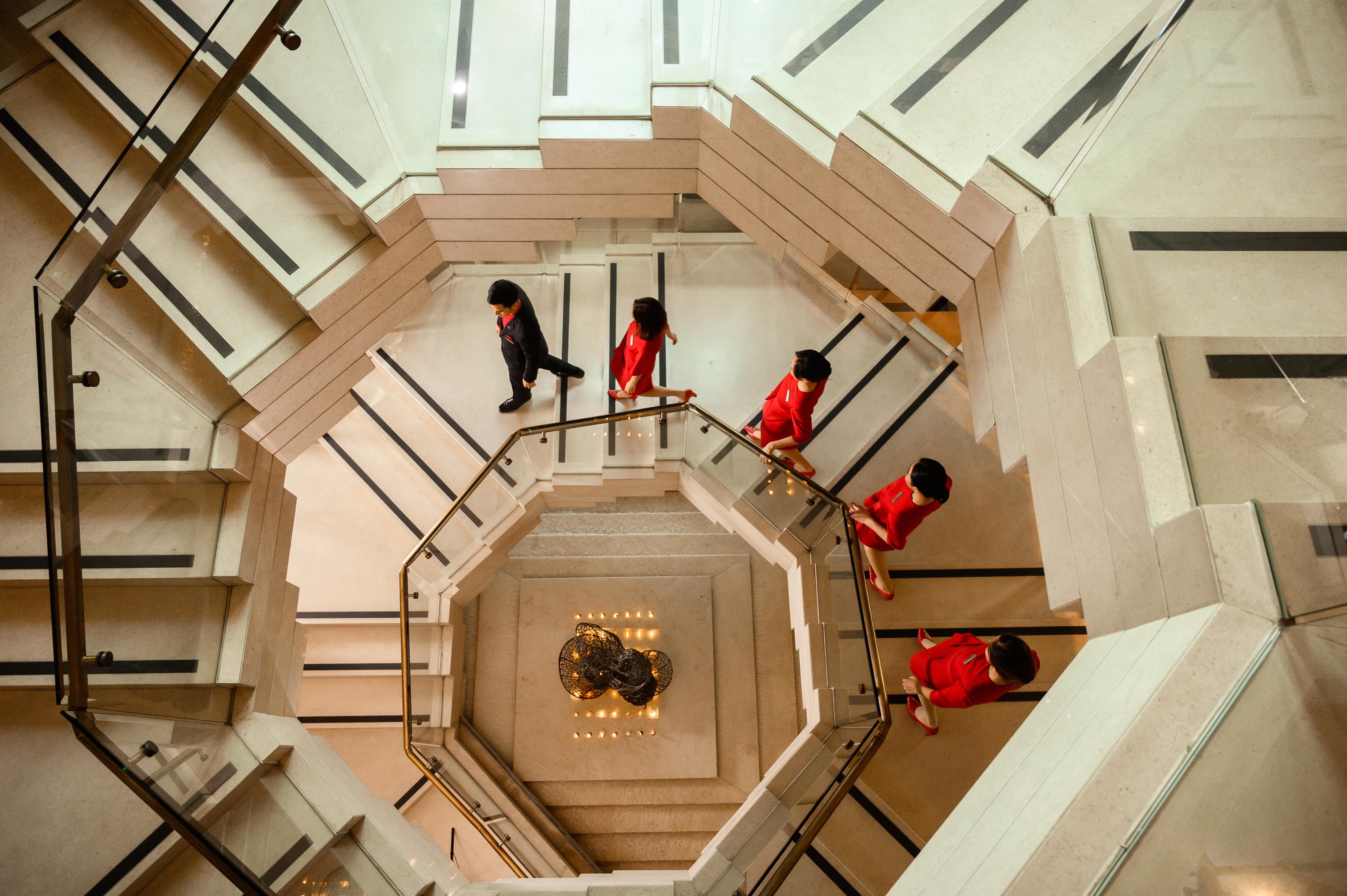 Siam Kempinski Hotel Μπανγκόκ Εξωτερικό φωτογραφία The staircase of the hotel