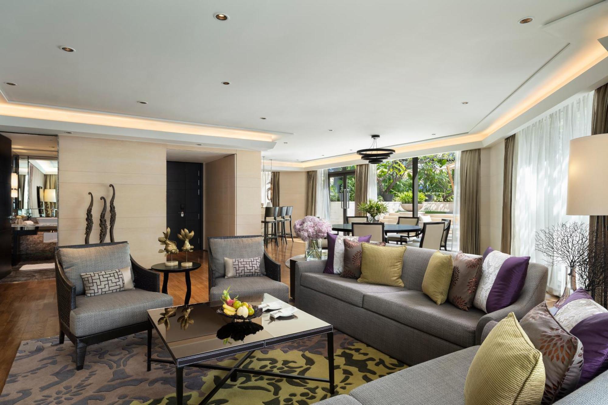 Siam Kempinski Hotel Μπανγκόκ Εξωτερικό φωτογραφία The living room of a suite at The Park, Hyderabad
